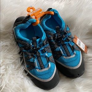 Northside brille blue and black water shoes